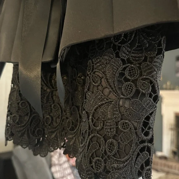 Tahari Arthur Levine Black satin and lace suite Size 4 - Picture 2 of 6